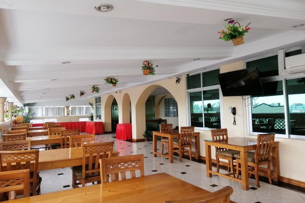 Grand Laurel Hotel Rangum Exterior foto