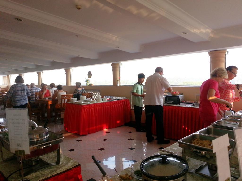 Grand Laurel Hotel Rangum Exterior foto