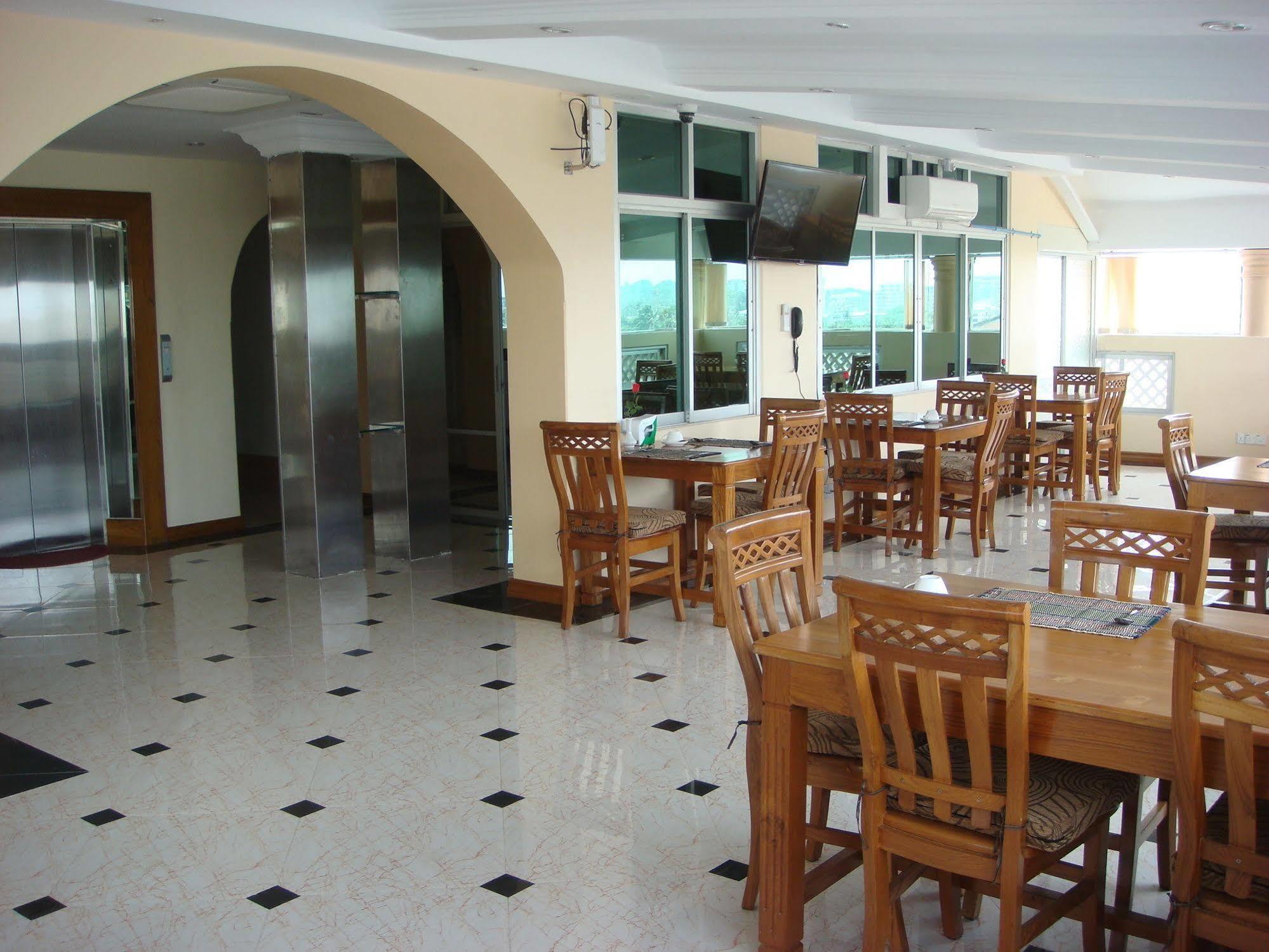 Grand Laurel Hotel Rangum Exterior foto