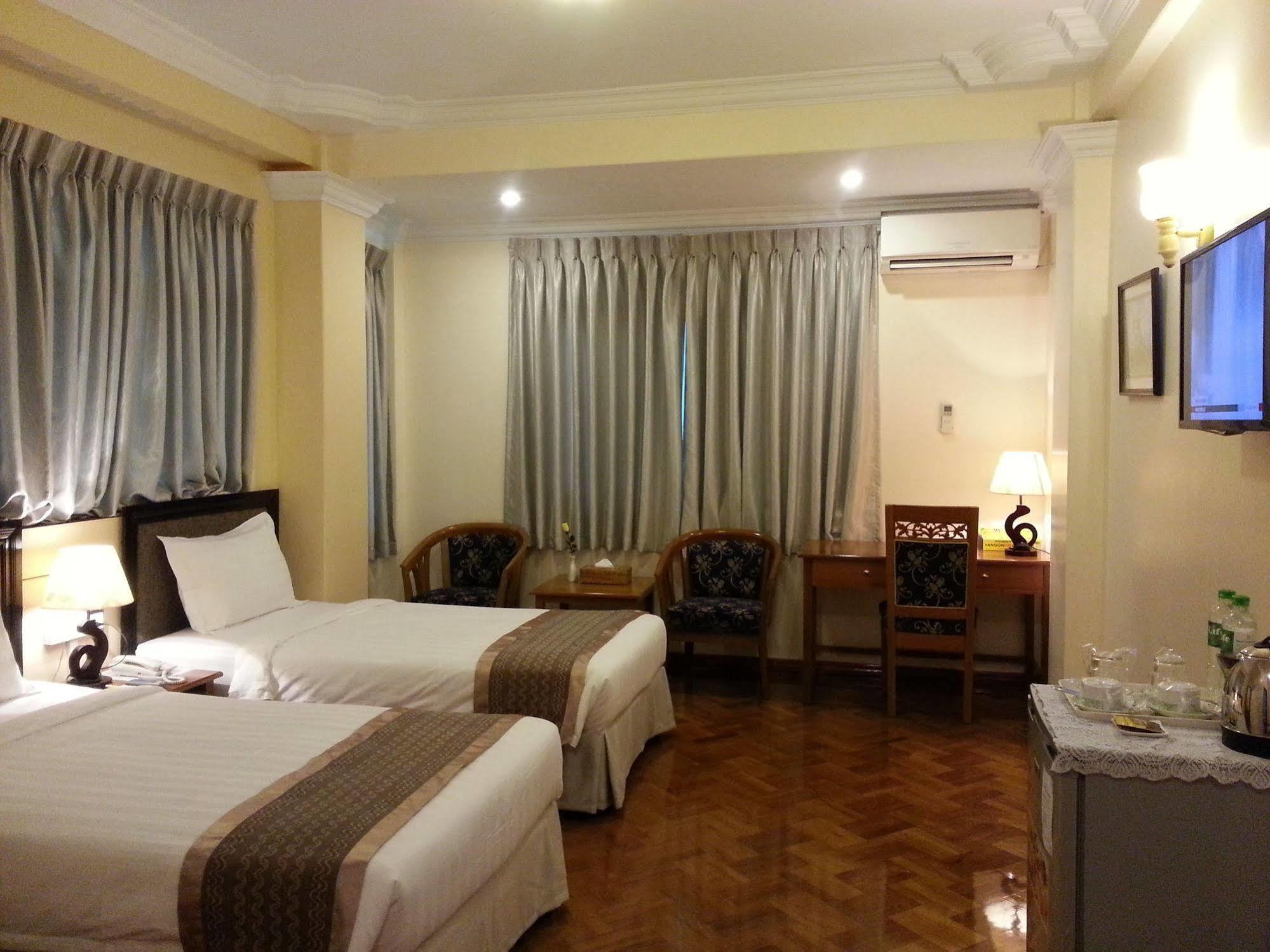 Grand Laurel Hotel Rangum Exterior foto