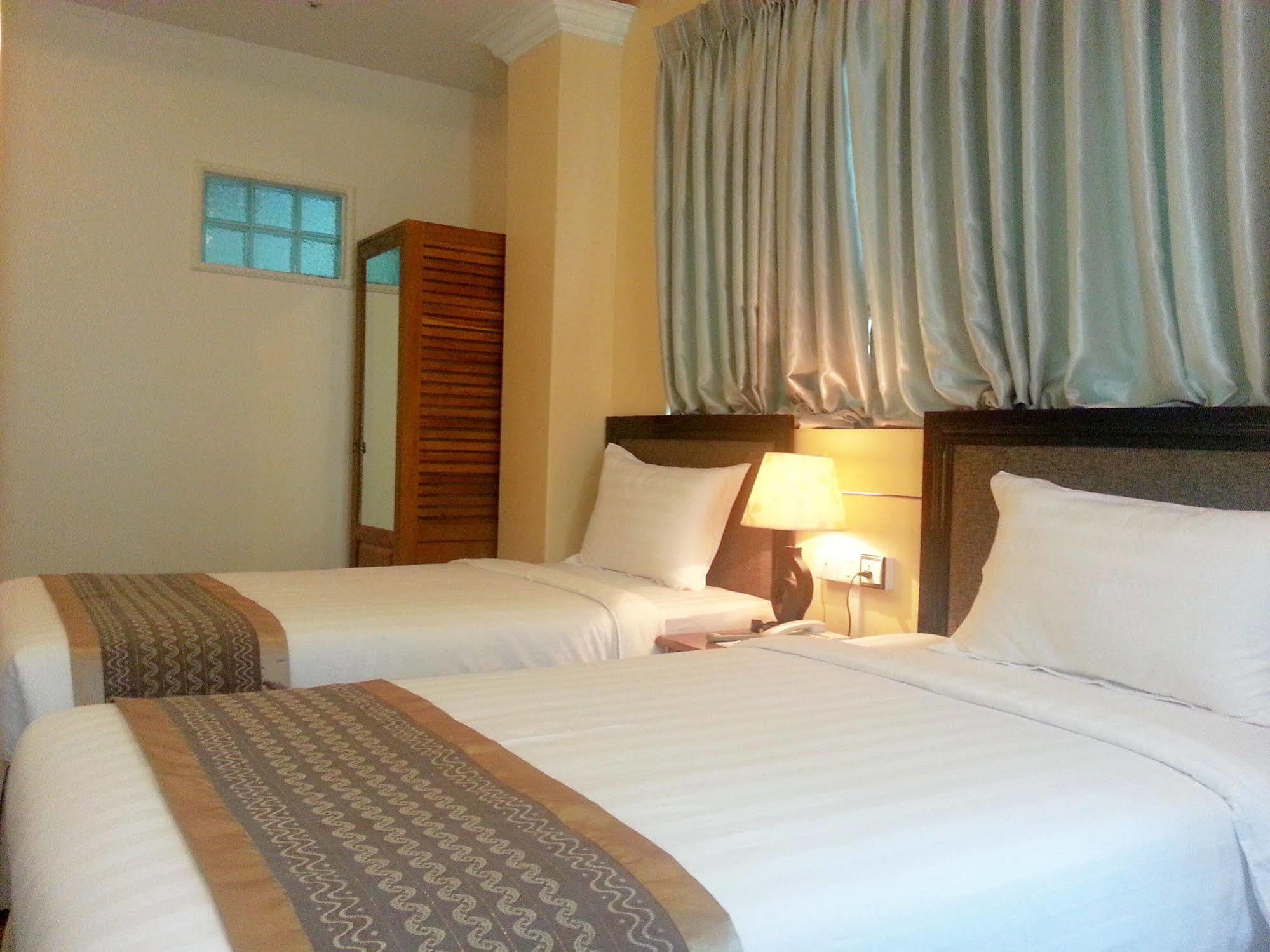 Grand Laurel Hotel Rangum Exterior foto