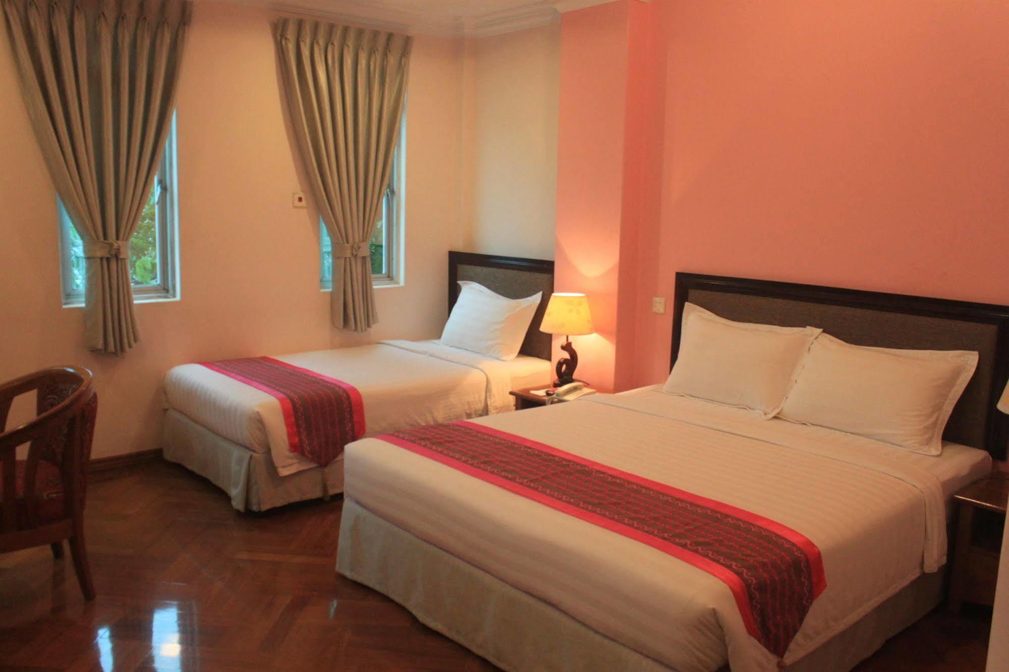 Grand Laurel Hotel Rangum Exterior foto