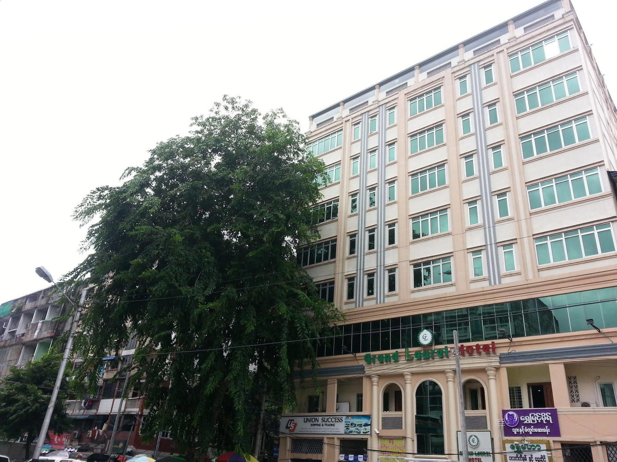 Grand Laurel Hotel Rangum Exterior foto